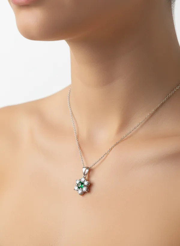 Snowflake_Pendant_With_Emerald_Green_Center_Stone_Zircon_Accent_925_Sterling_Silver